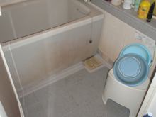 “手すり+収納”で浴室すっきり♪あたたかさも保てるバスルーム 目黒区S様邸 “手すり+収納”で浴室すっきり♪あたたかさも保てるバスルーム 目黒区S様邸